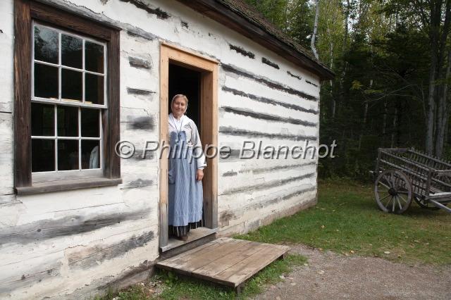 canada nouveau brunswick 06.JPG - Femme en habit traditionnel, Village historique Acadien, péninsule Acadienne, comté de Gloucester, Nouveau-Brunswick, Canada